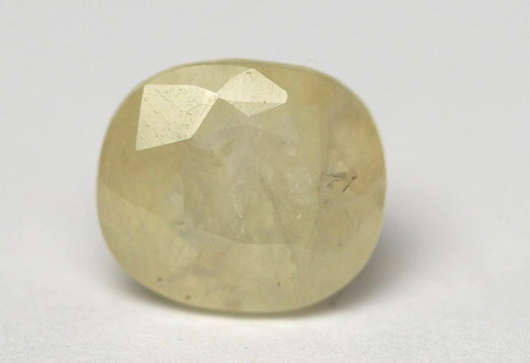 ceylonese yellow sapphire pukhraj 5.66 CARAT
