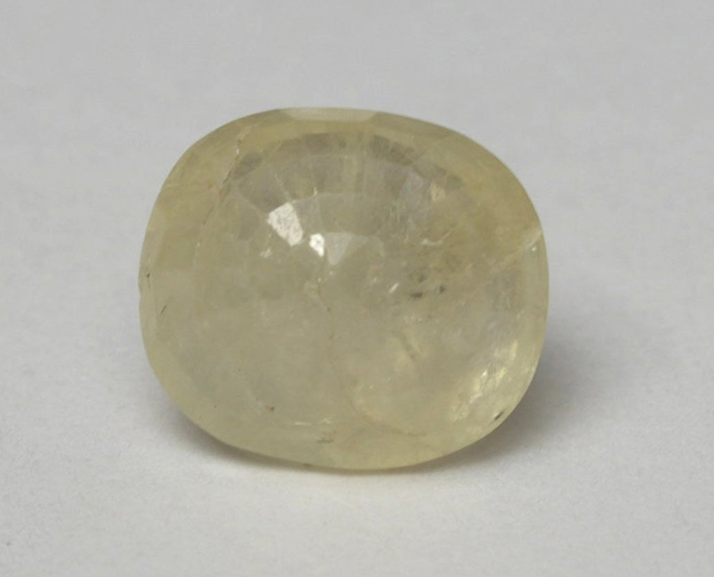 ceylonese yellow sapphire pukhraj 5.66 CARAT