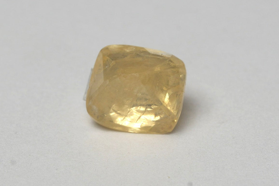 PUKHRAJ (YELLOW SAPPHIRE) 5.72 CARAT -SRILANKAN