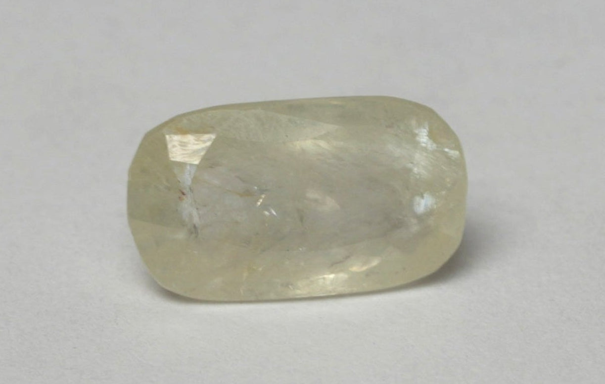 CEYLONESE YELLOW SAPPHIRE PUKRAJ 5.07 CARAT
