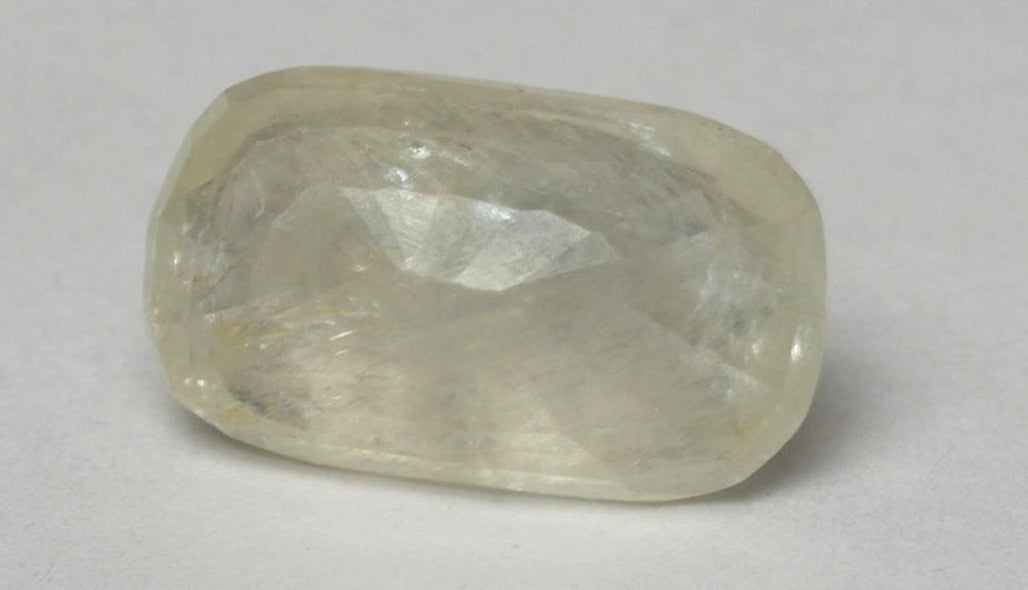 CEYLONESE YELLOW SAPPHIRE PUKRAJ 5.07 CARAT