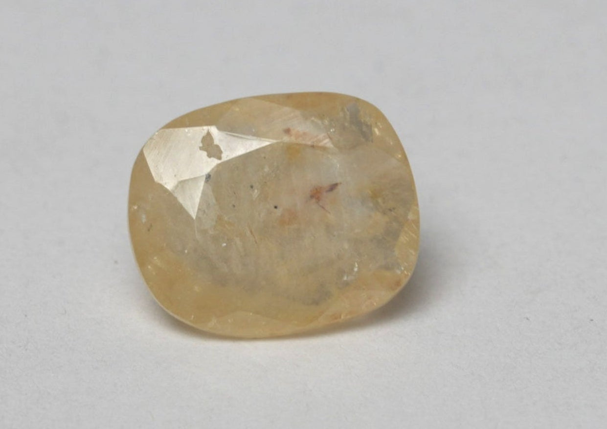 CEYLONESE YELLOW SAPPHIRE PUKRAJ 4 CARAT