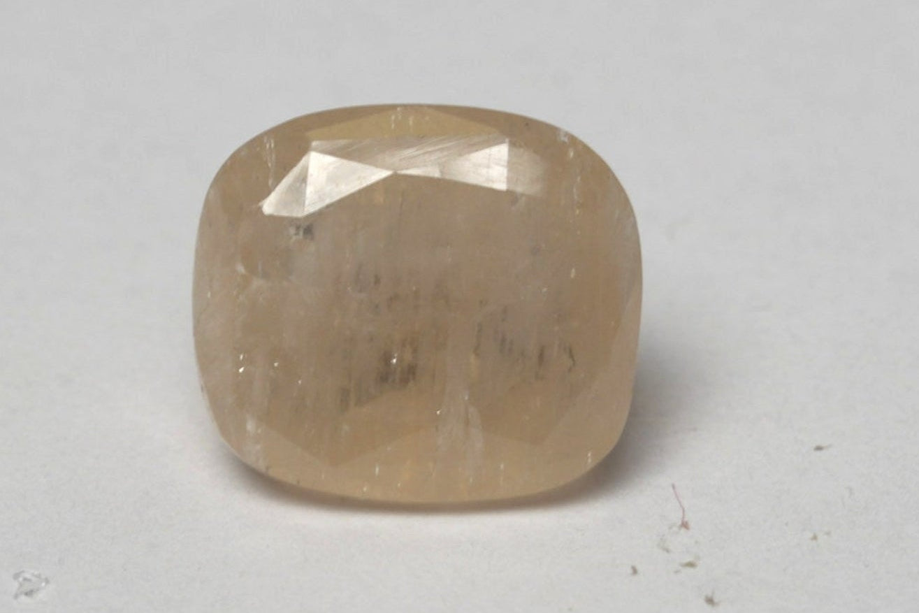 SRILANKAN YELLOW SAPPHIRE PUKRAJ 9 CARAT