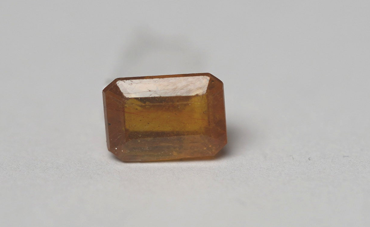 YELLOW SAPPHIRE PUKHRAJ - BANGKOK ORIGIN 4.27 CARAT