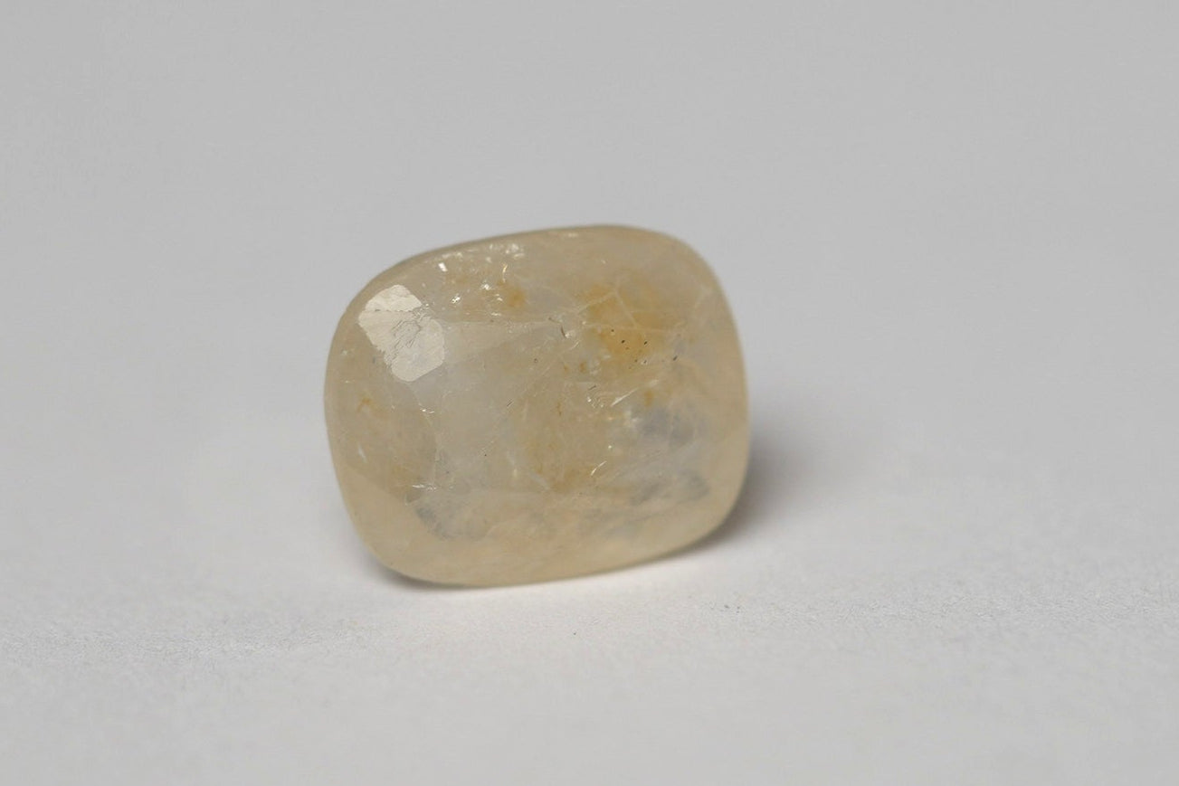 PUKHRAJ (YELLOW SAPPHIRE) 4.66 CARAT- SRILANKAN