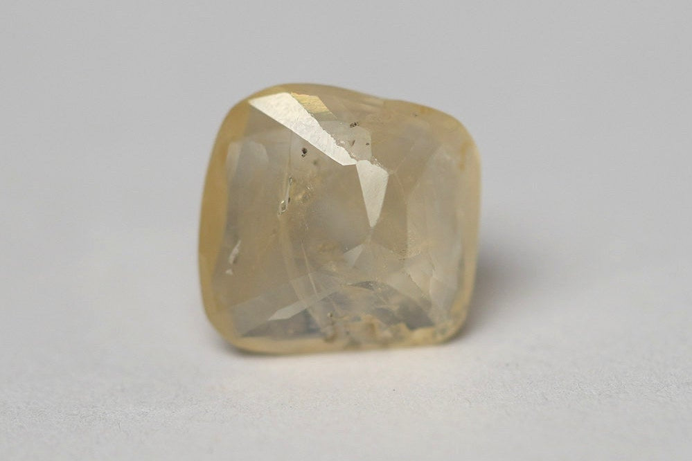 PUKHRAJ (YELLOW SAPPHIRE) 3.91 CARAT- SRILANKAN
