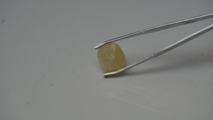 PUKHRAJ (YELLOW SAPPHIRE) 10.61 CARAT- SRILANKAN